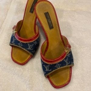 Louis Vuitton - Authentic -  Shoes/Slides - Size 5